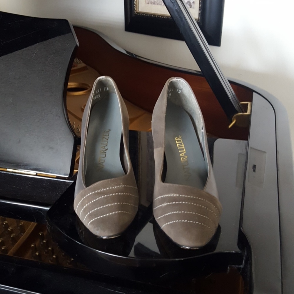 Naturalizer leather and suede heels